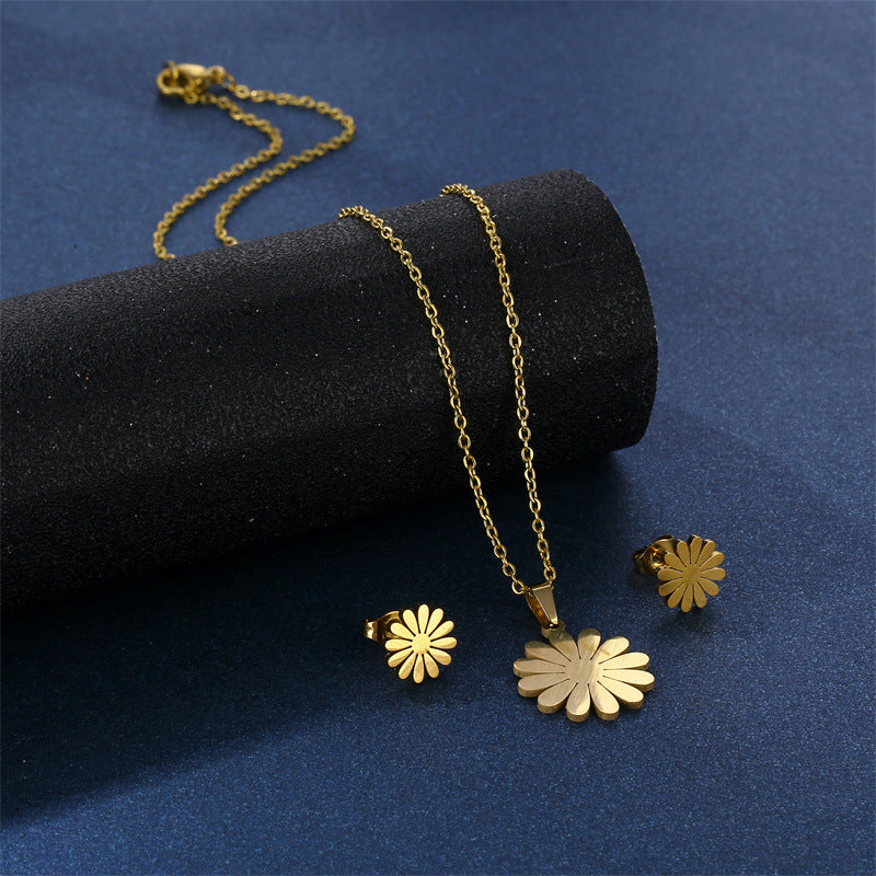 Cross-border new accessories golden daisy flower necklace European and American fashion stainless steel pendant clavicle chain women Wholesale