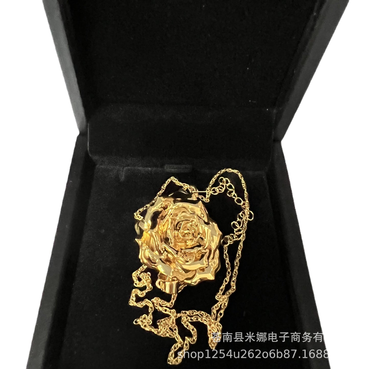 Gilded flower necklace handicraft