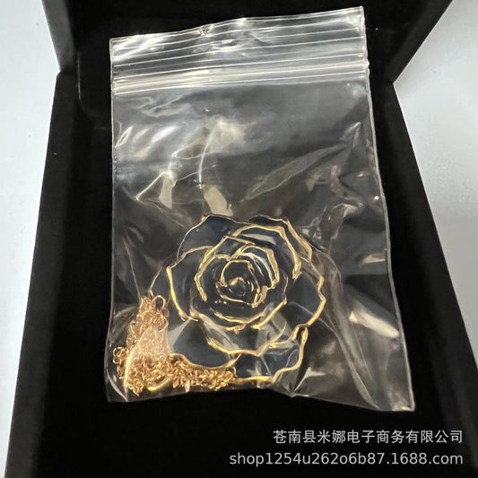 Gilded flower necklace handicraft