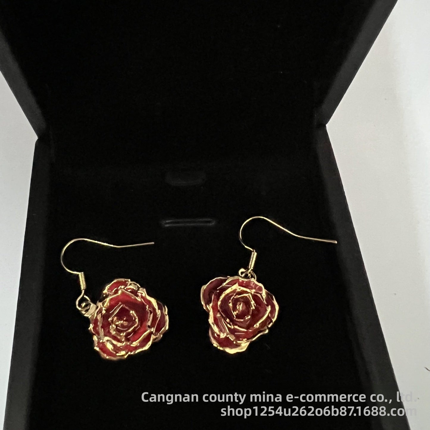 Gilded flower necklace handicraft