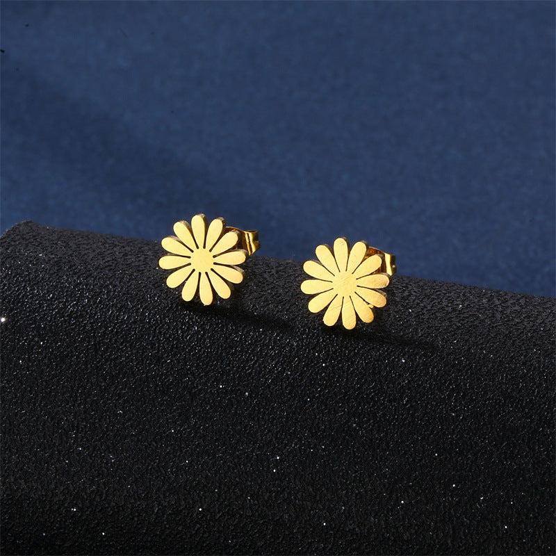 Cross-border new accessories golden daisy flower necklace European and American fashion stainless steel pendant clavicle chain women Wholesale