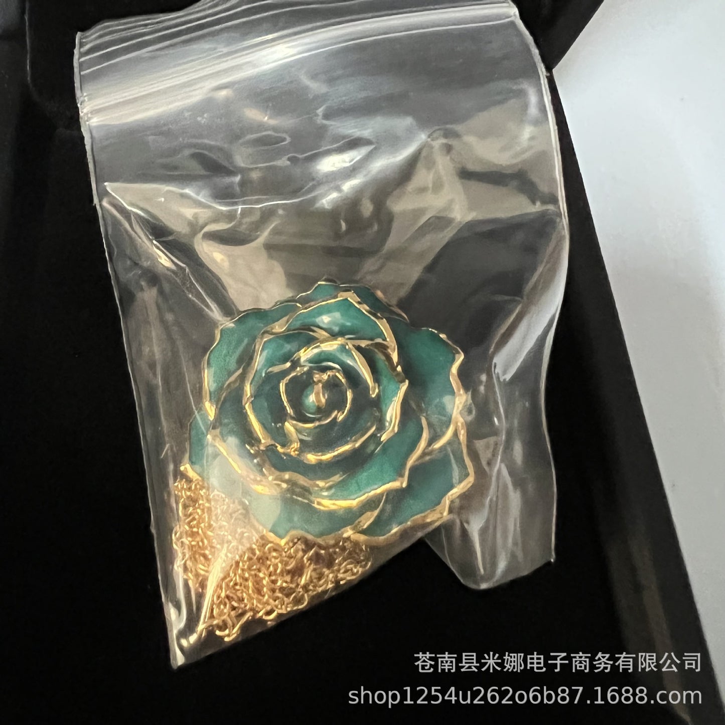 Gilded flower necklace handicraft